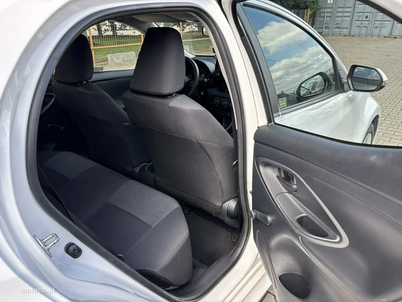 Toyota Yaris XP210 18