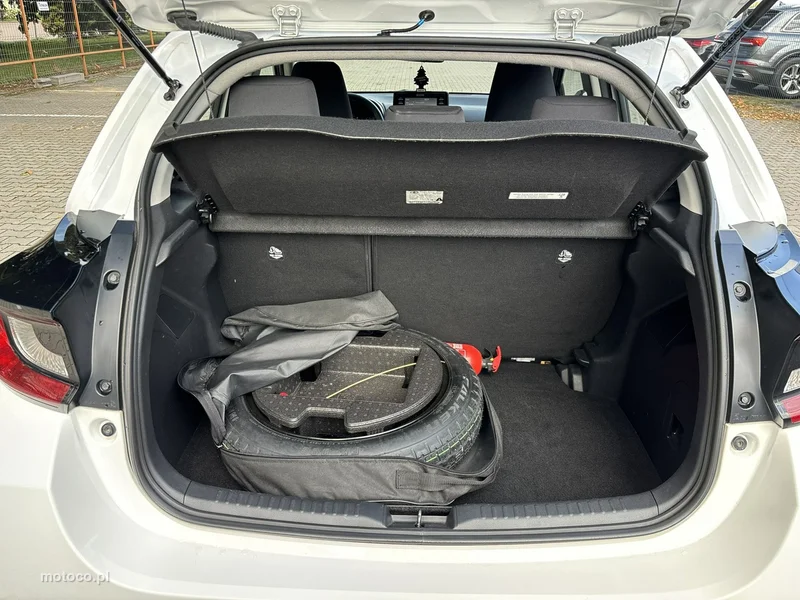 Toyota Yaris XP210 21