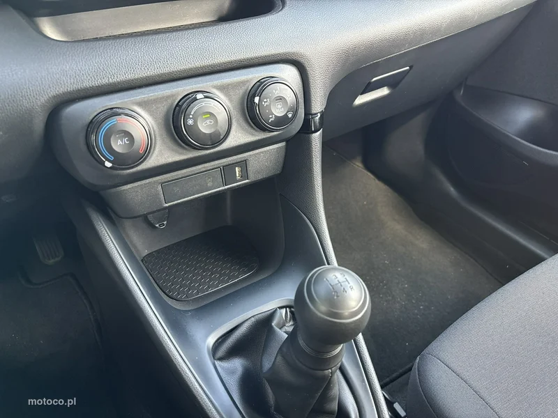 Toyota Yaris XP210 24