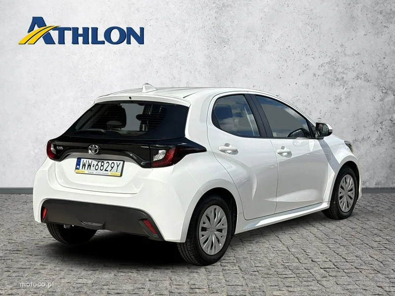 Toyota Yaris XP210 5