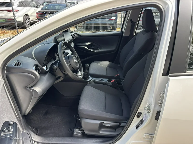 Toyota Yaris XP210 10