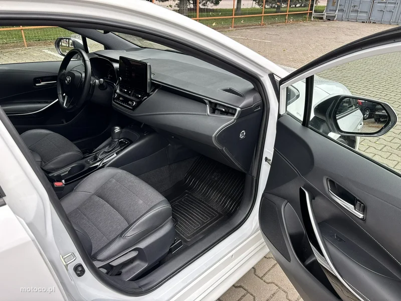 Toyota Corolla E210 16