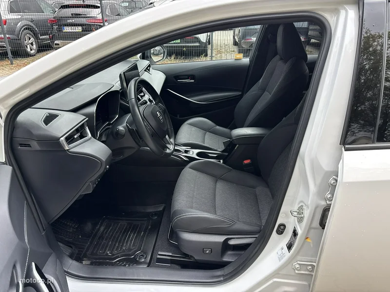 Toyota Corolla E210 10