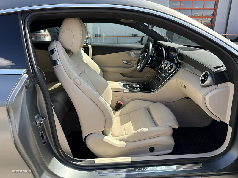Mercedes-Benz Klasa C W206 C 200 17