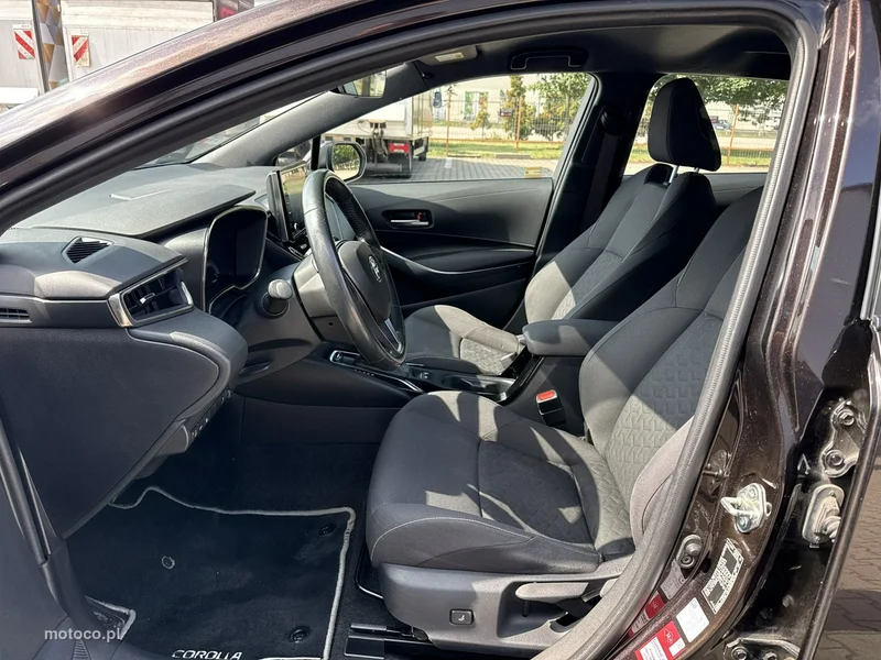 Toyota Corolla E210 11