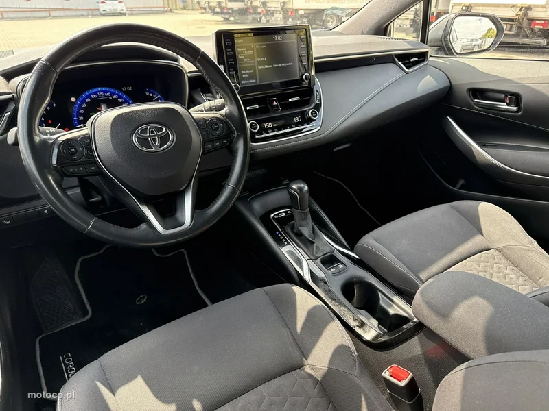 Toyota Corolla E210 13