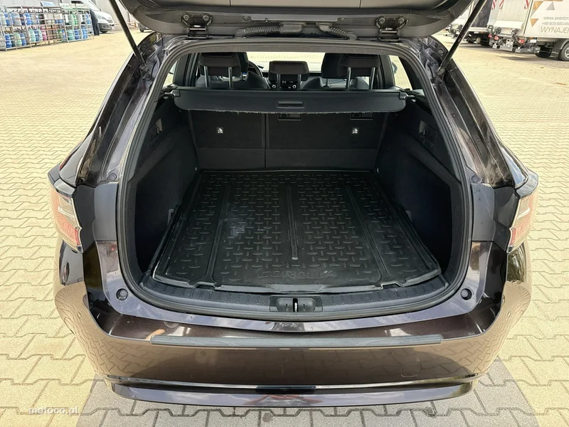 Toyota Corolla E210 16