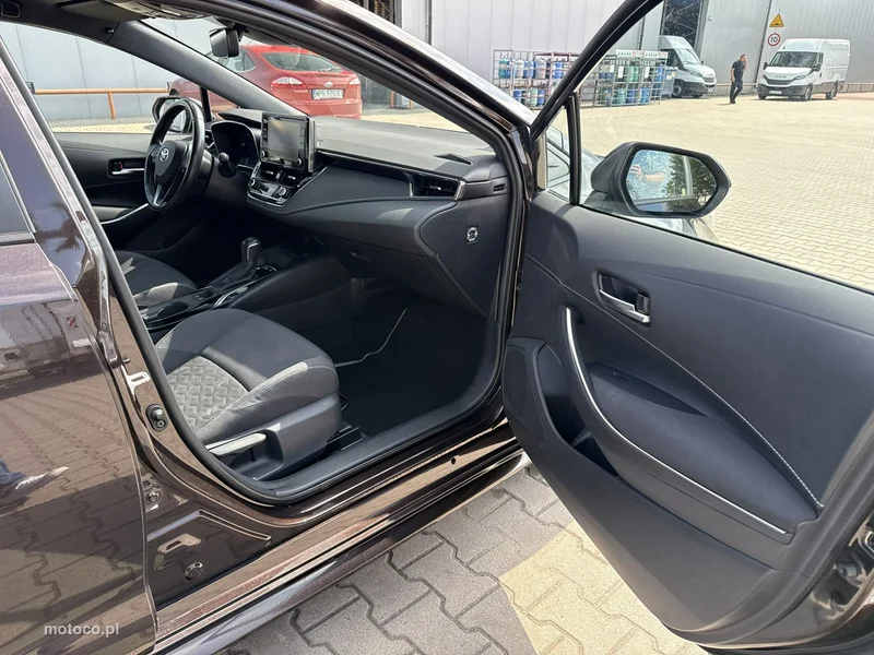 Toyota Corolla E210 19