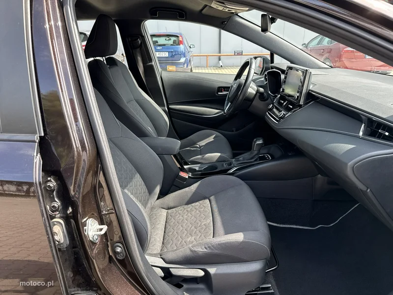 Toyota Corolla E210 20