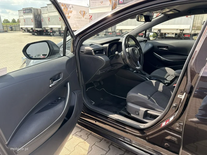 Toyota Corolla E210 10