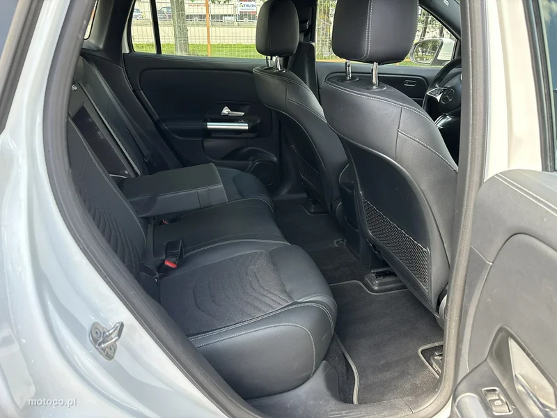 Mercedes-Benz EQA 17