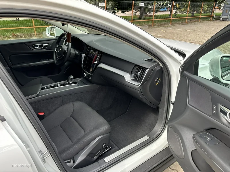 Volvo V60 Cross Country 16