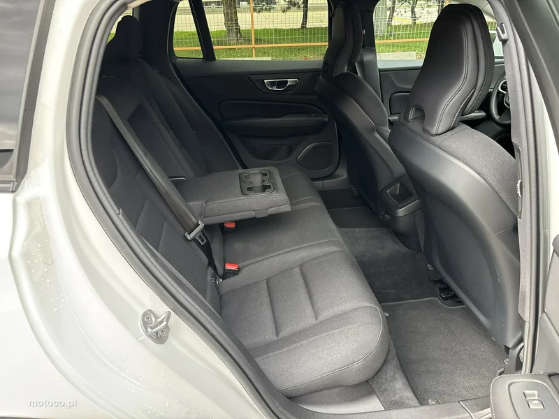 Volvo V60 Cross Country 17