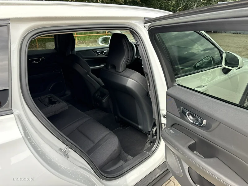 Volvo V60 Cross Country 18