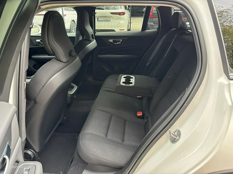 Volvo V60 Cross Country 19