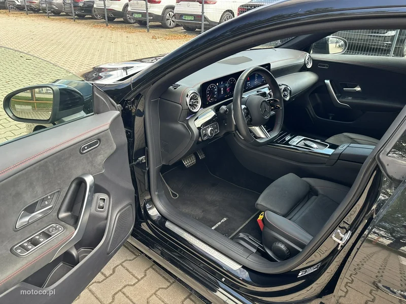 Mercedes-Benz CLA C118 200 11