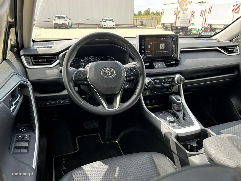 Toyota RAV 4 XA50 12