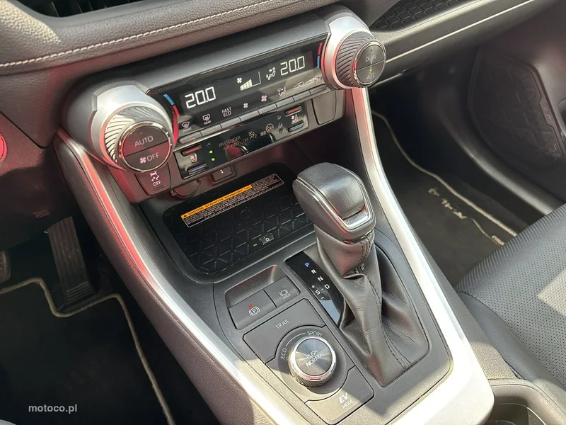 Toyota RAV 4 XA50 26