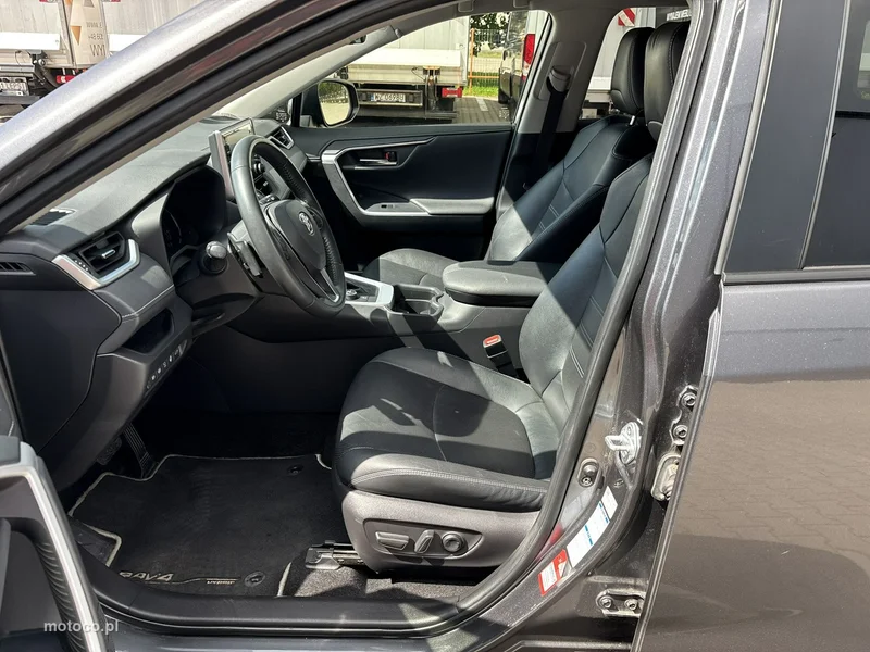 Toyota RAV 4 XA50 10