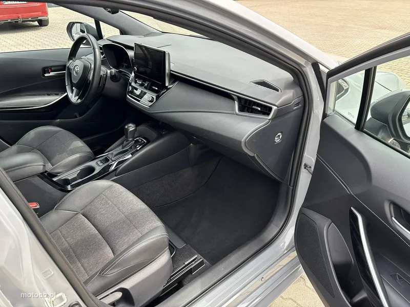 Toyota Corolla E210 16