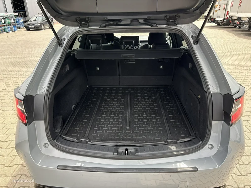 Toyota Corolla E210 21
