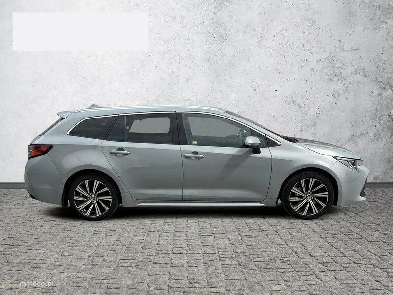 Toyota Corolla E210 6