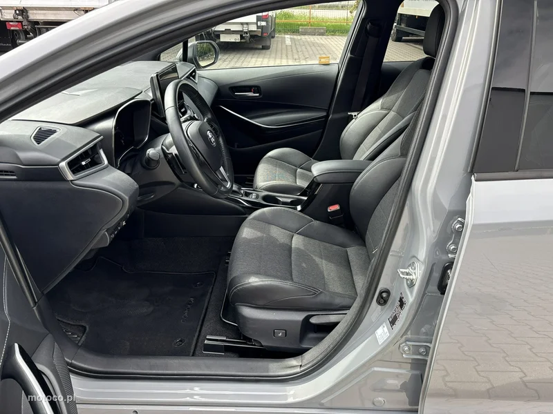 Toyota Corolla E210 10