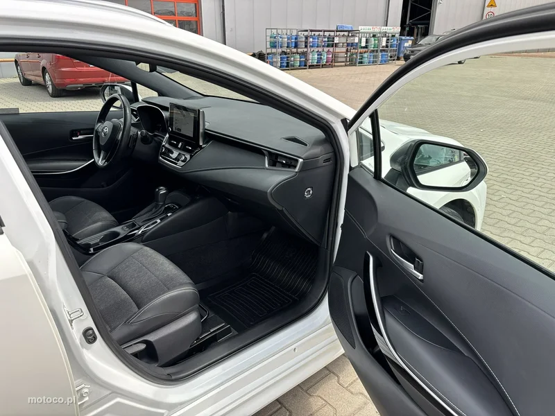 Toyota Corolla E210 16