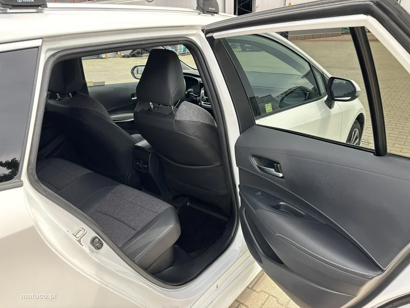 Toyota Corolla E210 18