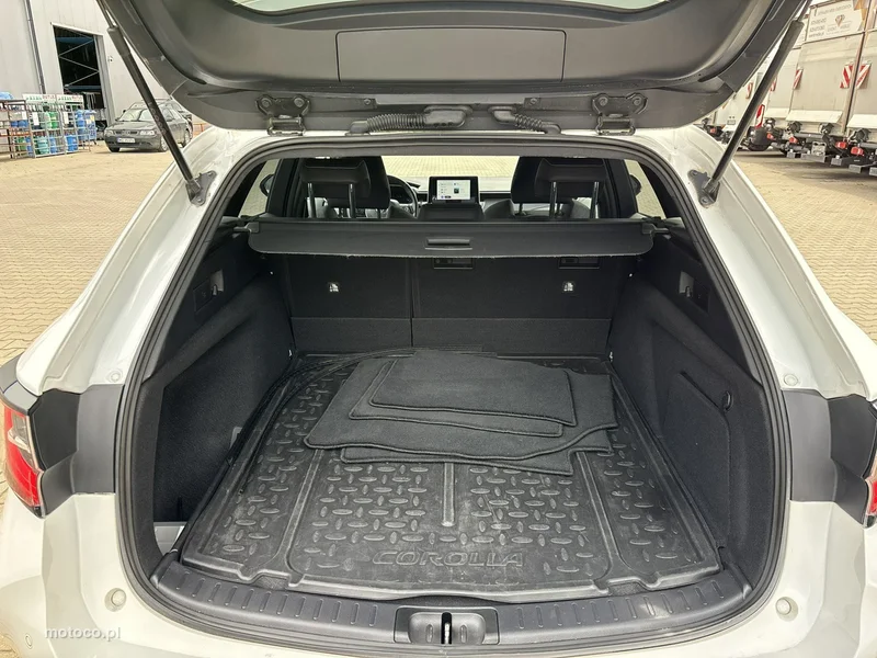 Toyota Corolla E210 21