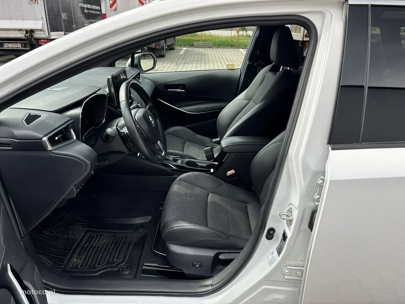 Toyota Corolla E210 10