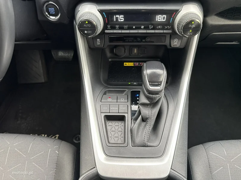 Toyota RAV 4 XA50 25