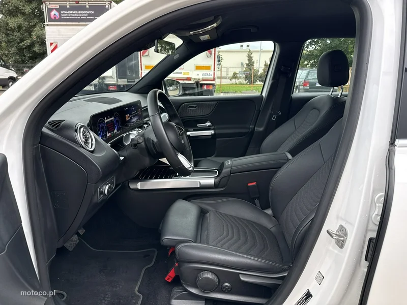 Mercedes-Benz EQB 11