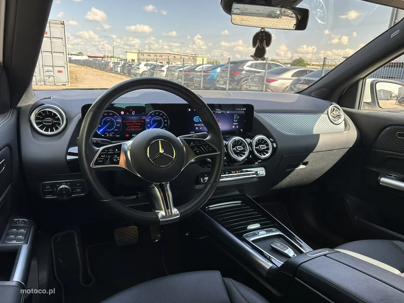 Mercedes-Benz EQA 11