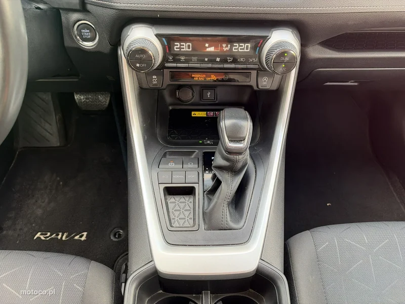 Toyota RAV 4 XA50 23