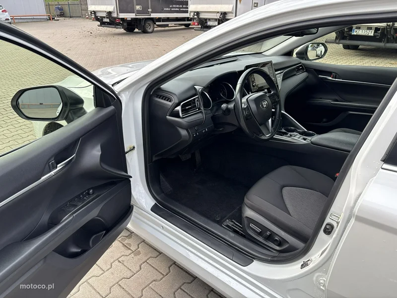 Toyota Camry XV70 11