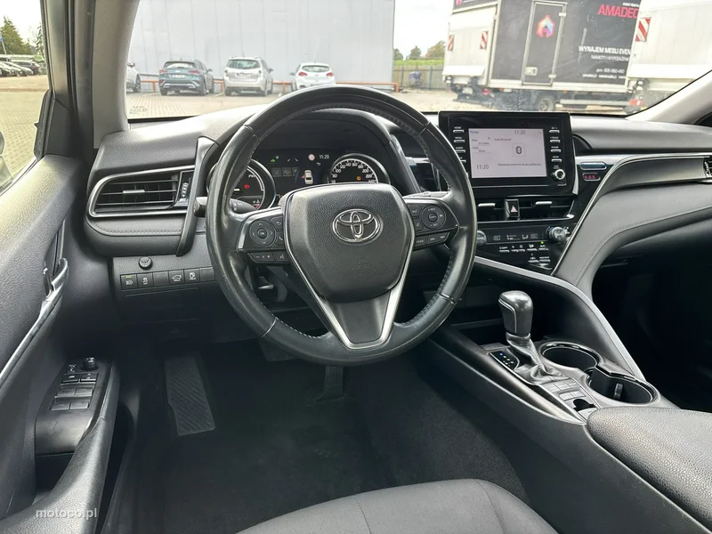 Toyota Camry XV70 12