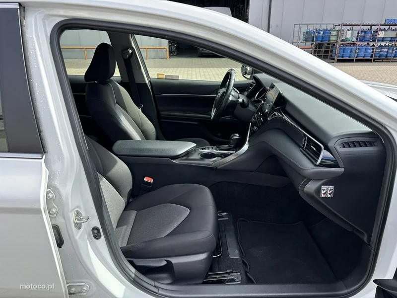Toyota Camry XV70 15