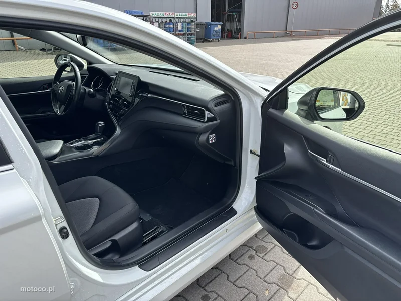 Toyota Camry XV70 16