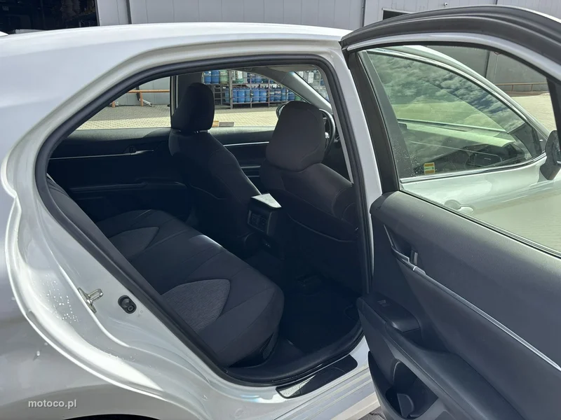 Toyota Camry XV70 18