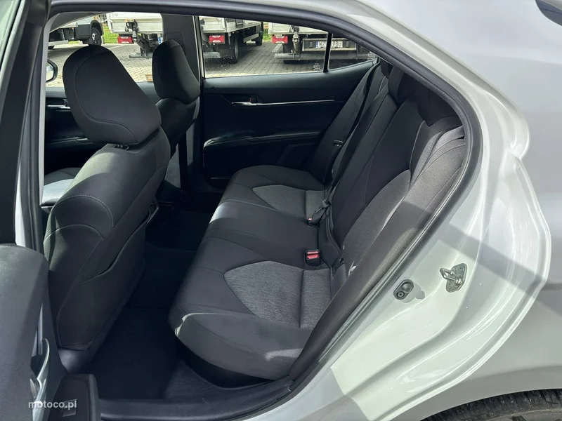 Toyota Camry XV70 19