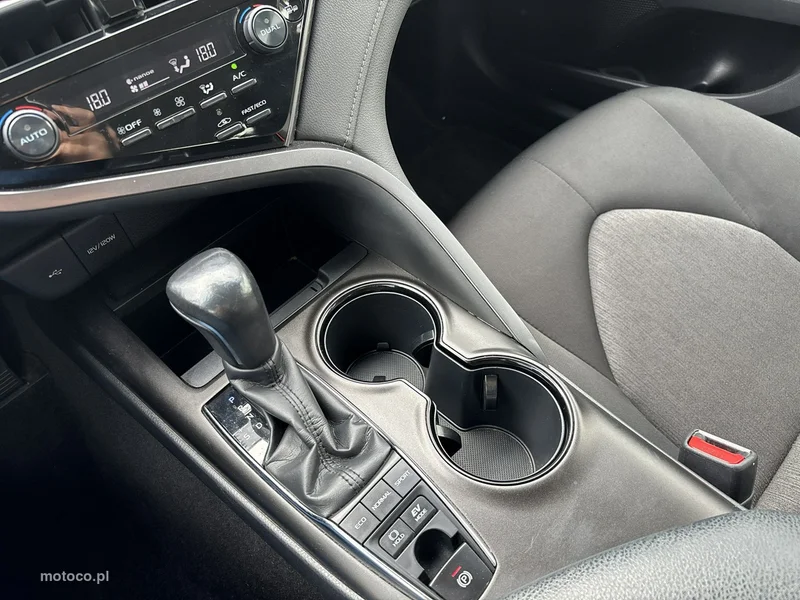 Toyota Camry XV70 25