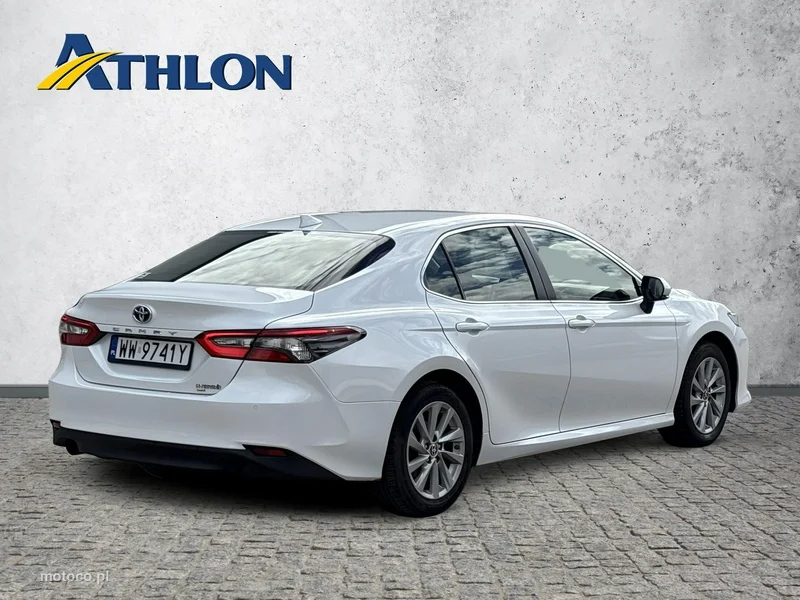 Toyota Camry XV70 5