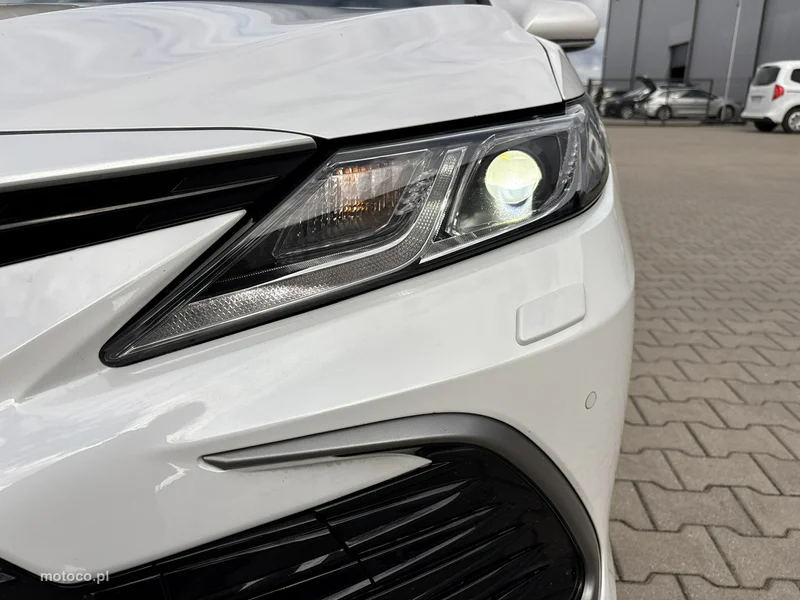 Toyota Camry XV70 9