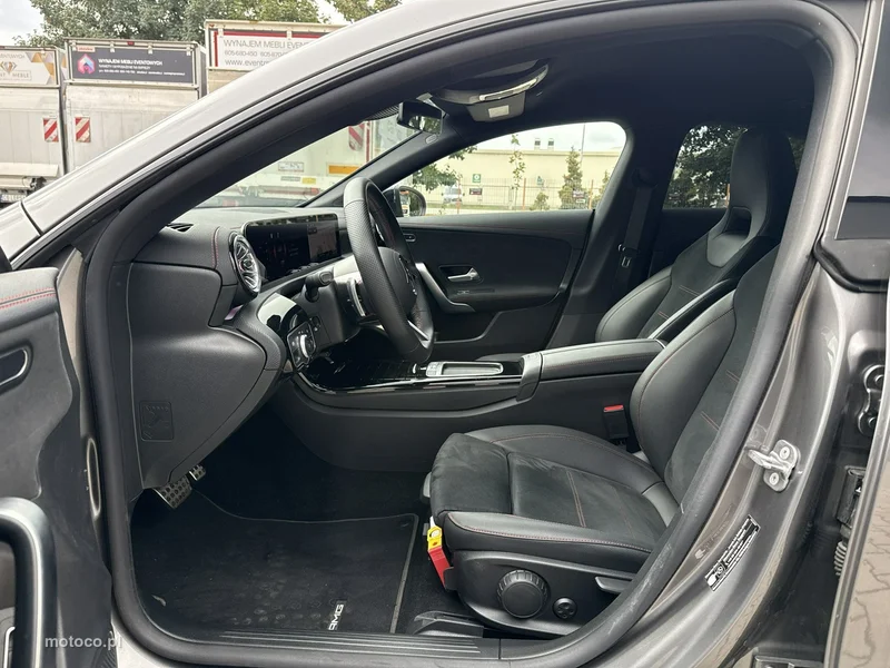 Mercedes-Benz CLA C118 200 11