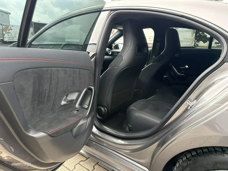 Mercedes-Benz CLA C118 200 14