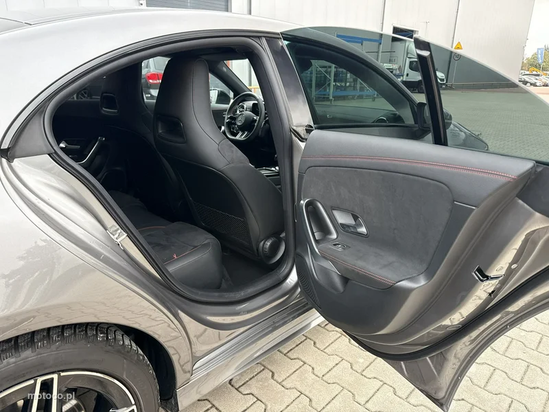Mercedes-Benz CLA C118 200 17