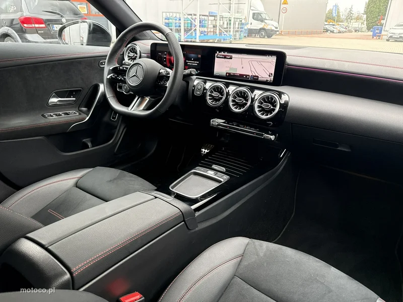 Mercedes-Benz CLA C118 200 21