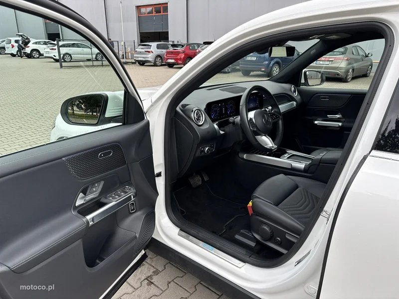 Mercedes-Benz EQB 11