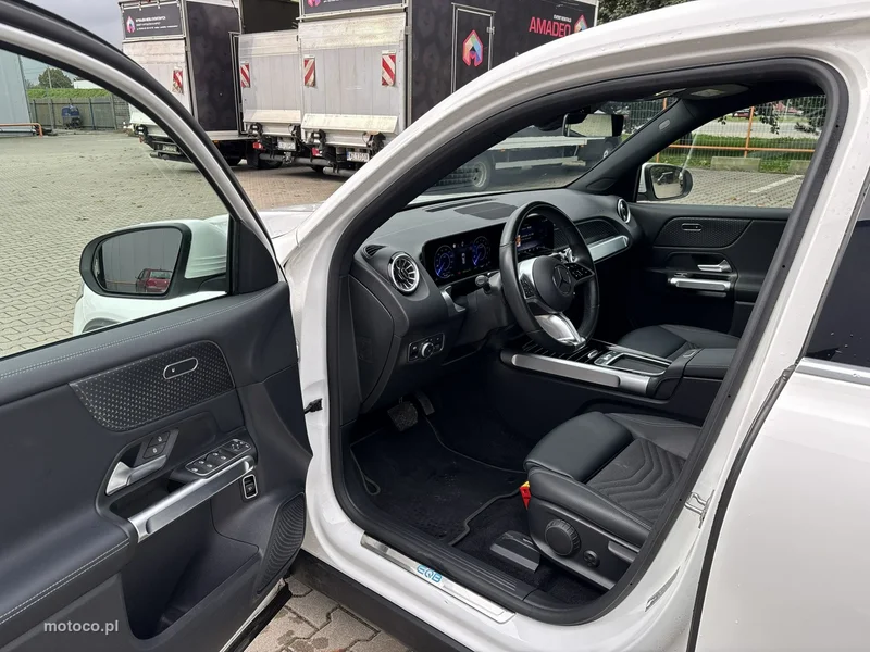 Mercedes-Benz EQB 11